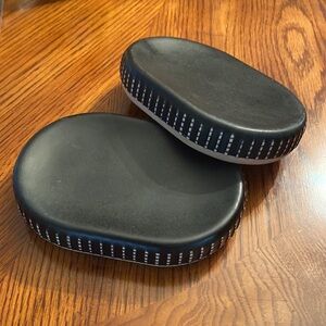 UGG Pinstripe Soap Dish Set – Black & White Ceramic Modern Decor